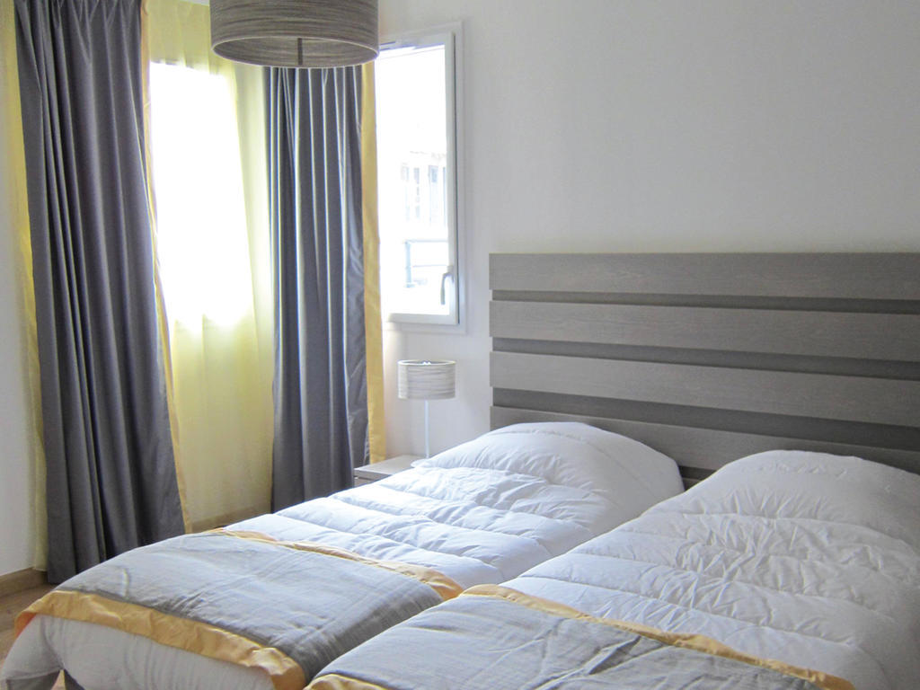 Lagrange Vacances Les Patios Eugenie Биариц Стая снимка