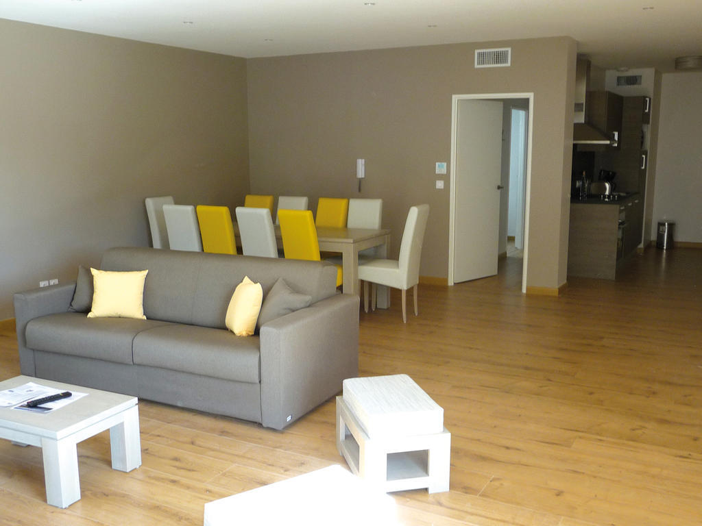 Lagrange Vacances Les Patios Eugenie Биариц Стая снимка