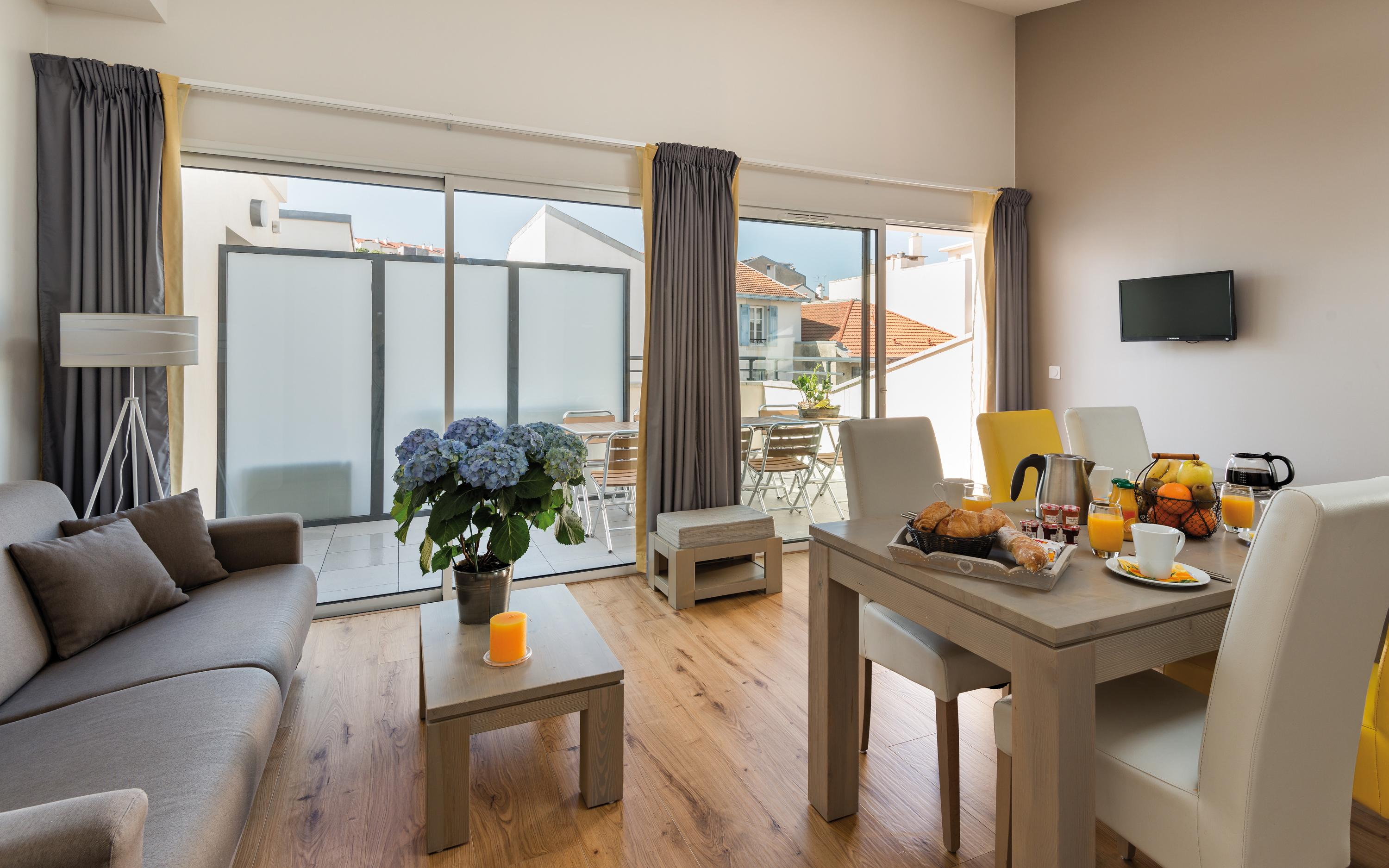 Lagrange Vacances Les Patios Eugenie Биариц Екстериор снимка