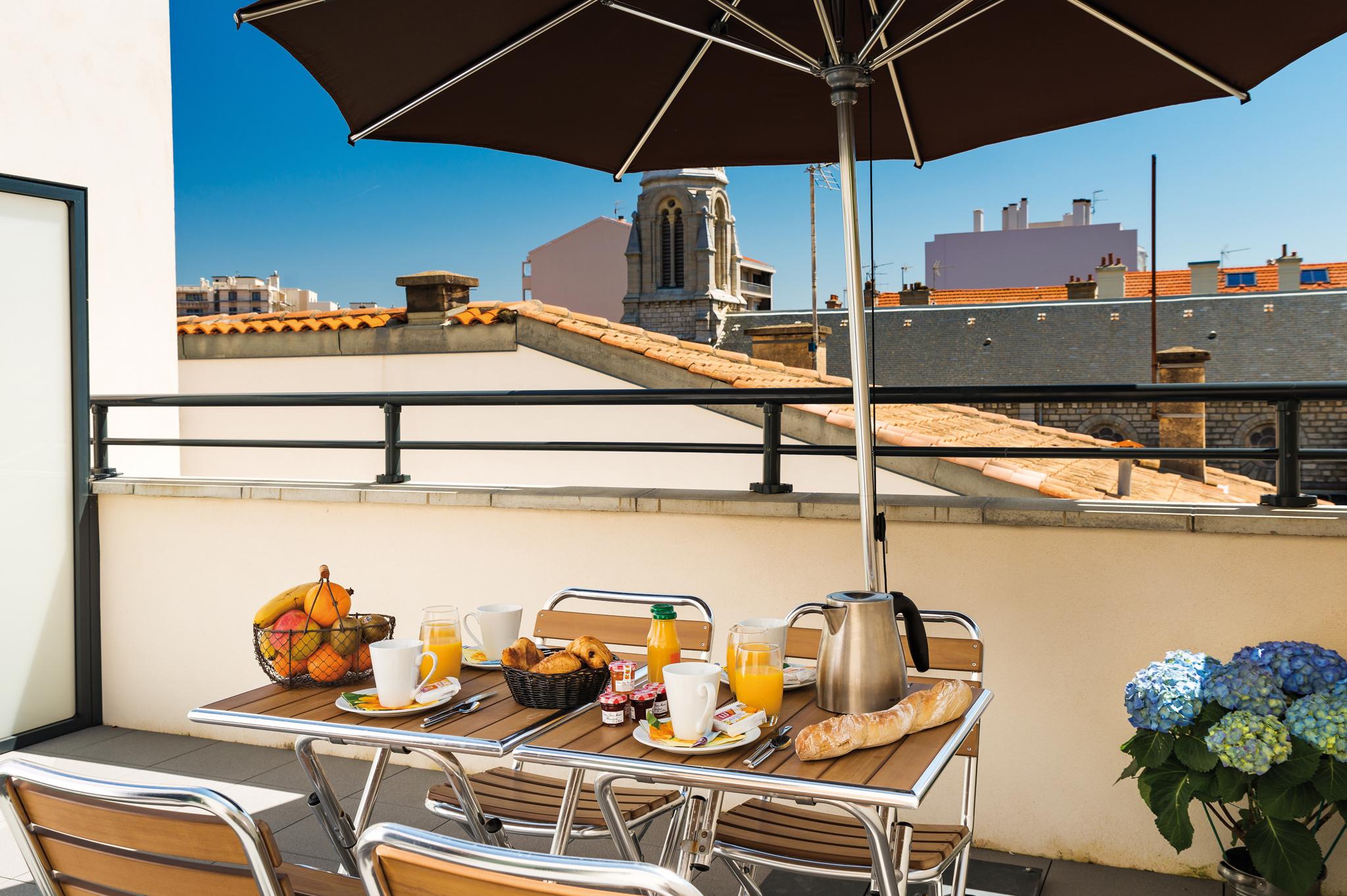 Lagrange Vacances Les Patios Eugenie Биариц Екстериор снимка
