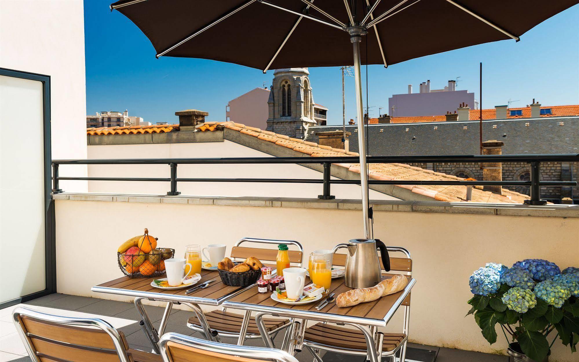 Lagrange Vacances Les Patios Eugenie Биариц Екстериор снимка