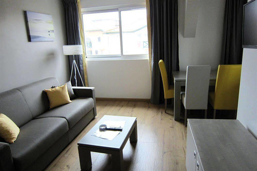 Lagrange Vacances Les Patios Eugenie Биариц Екстериор снимка